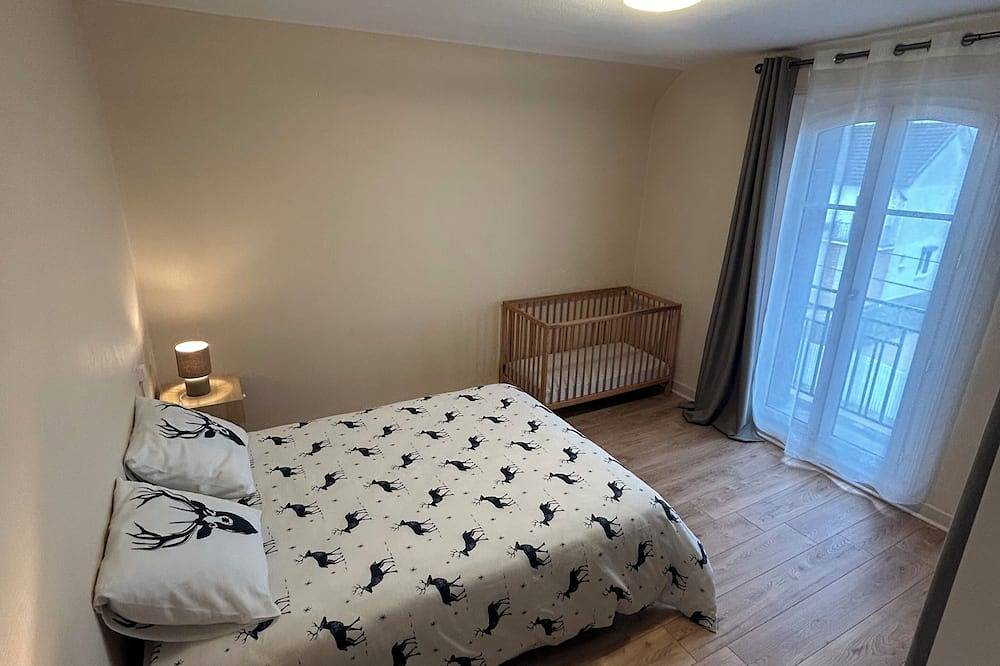 Town house with courtyard and garden close to shops. in Romorantin-Lanthenay, Sologne