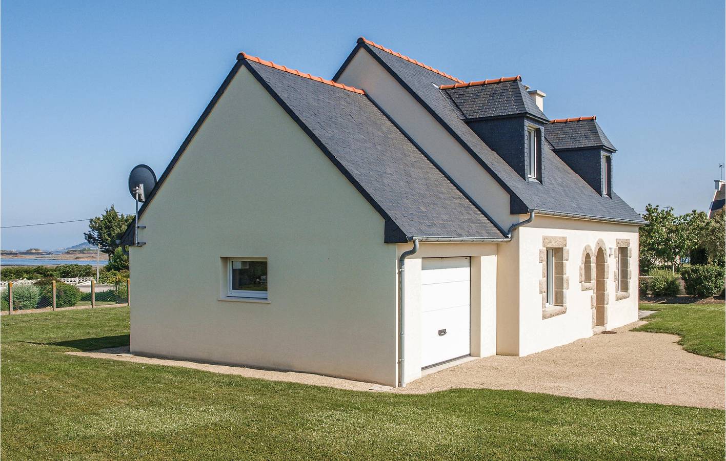 Lanmodez 1km Getaway: 100qm, TV, Gefrierschrank, Garten, Internet & Mikrowelle! in Pors Guyon, Lanmodez