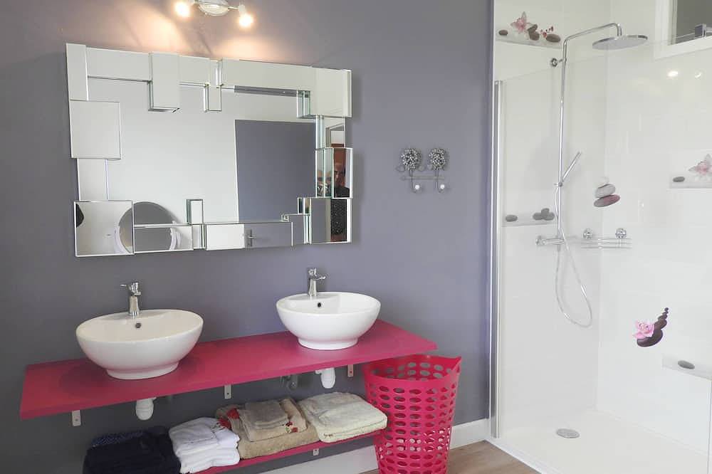 A'Mag House overlooking the mouth of the ugly port of Tréhiguier in Pénestin, Côte des Mégalithes