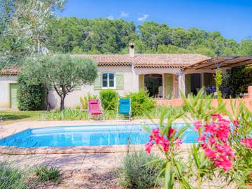 Location de vacances pour 8 personnes, avec jardin et terrasse à Figanières