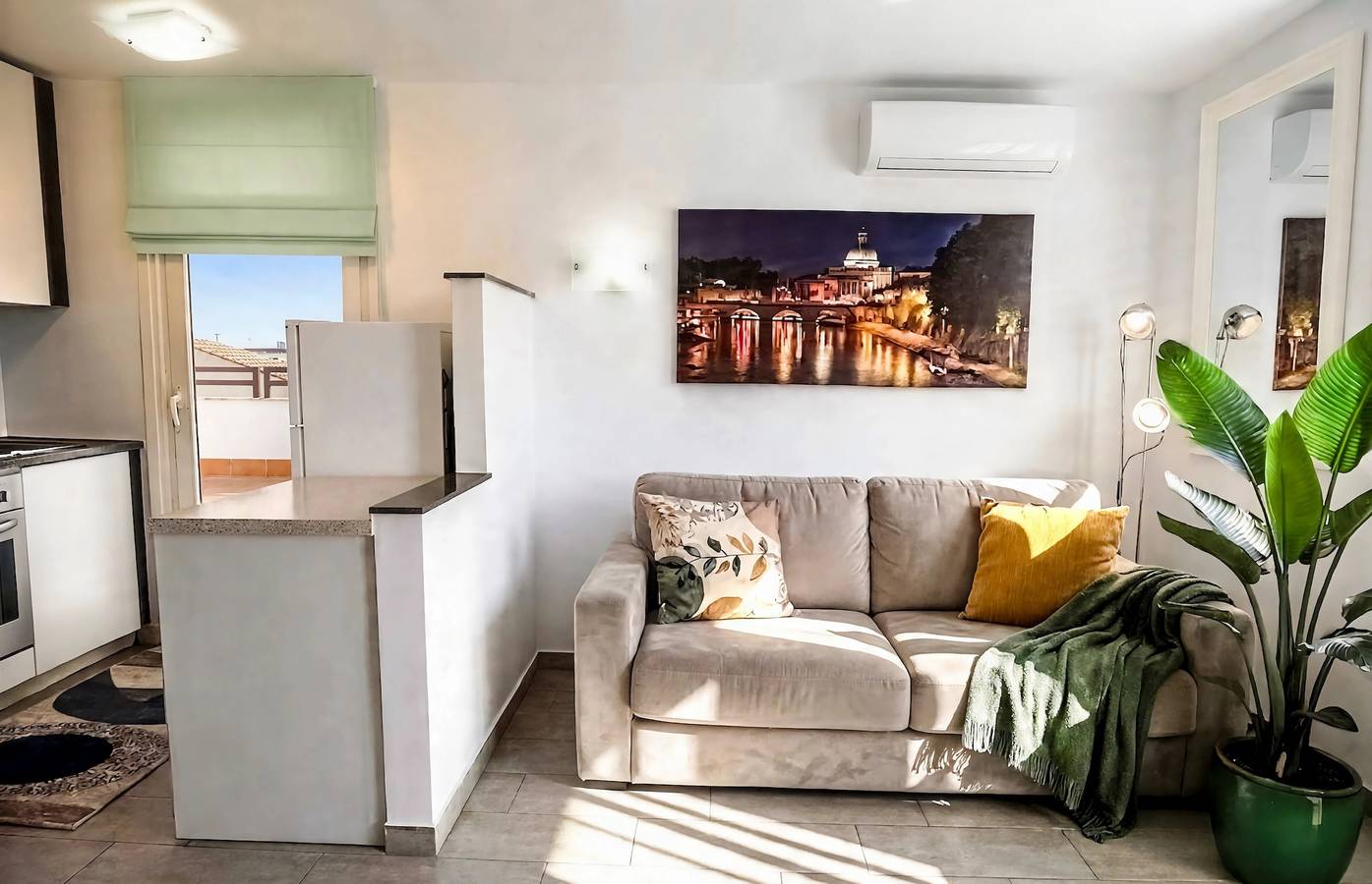 Apartamento entero, Superático en zona residencial a un paso de Trastevere con terraza y parking privado in Roma, Provincia de Roma