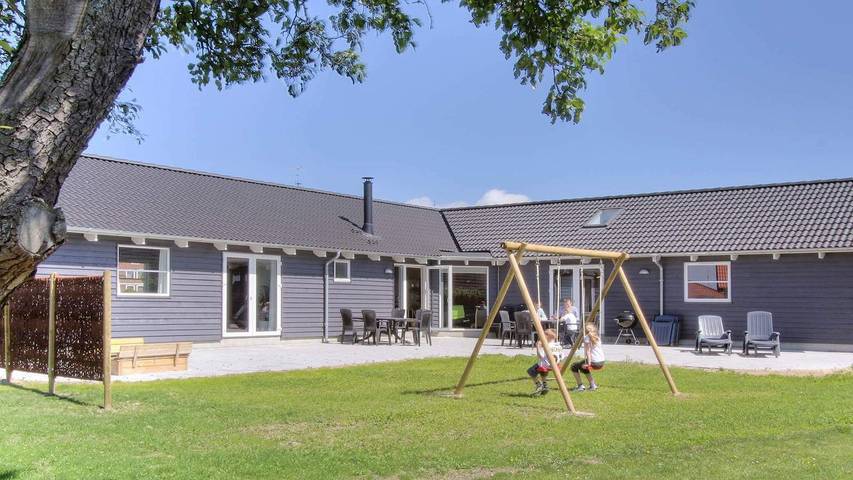 Ferienhaus für 16 Personen, mit Terrasse und Pool sowie Sauna und Whirlpool in Bagenkop