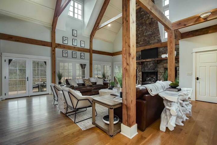 Glamping for 16 people, with hot tub and balcony in Great Smoky Mountains National Park