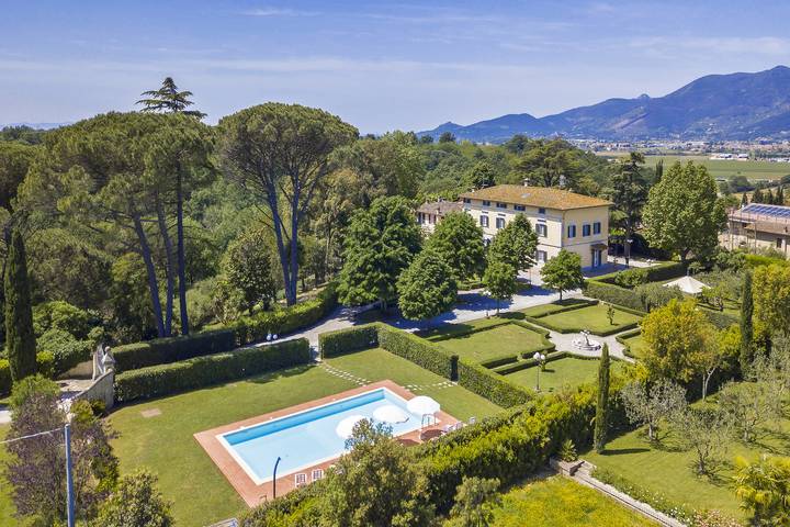 Villa for 10 people, with pool, child-friendly in Tuscany