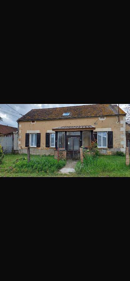 Three-Bedroom House in Moutiers-en-Puisaye, Région d'Auxerre