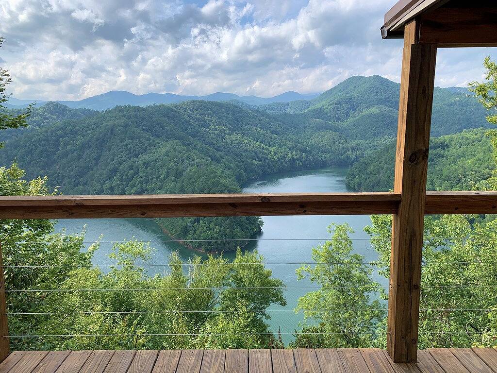 Hot Tub/Covered Deck With Mountains & Lake Views - Quiet - Fragrance Free in Fontana Lake