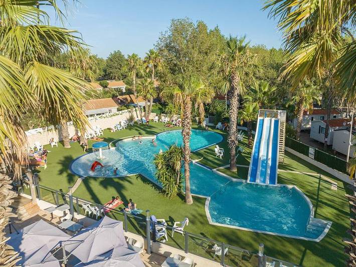 Camping pour 6 personnes, avec bassin pour enfant dans Plages des Cabanes de Fleury