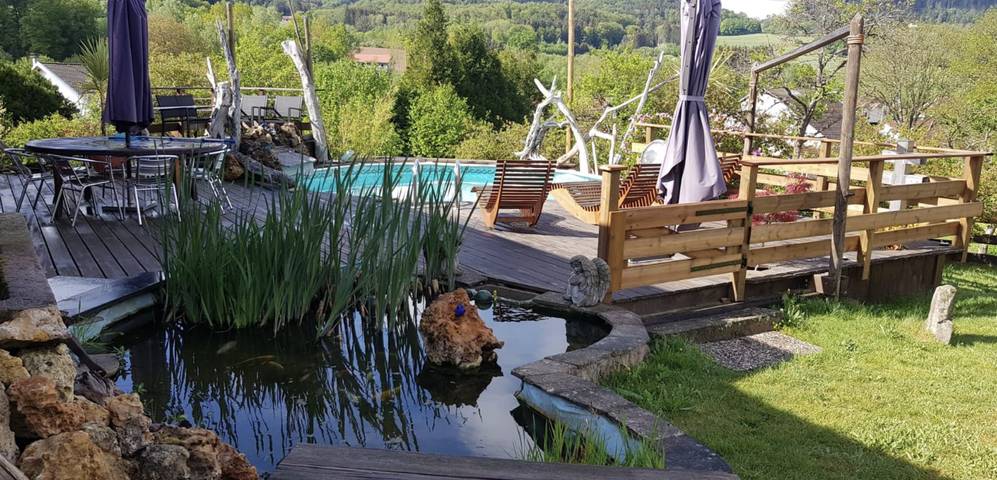 Gîte pour 13 personnes, avec jardin et piscine ainsi que balcon et jacuzzi