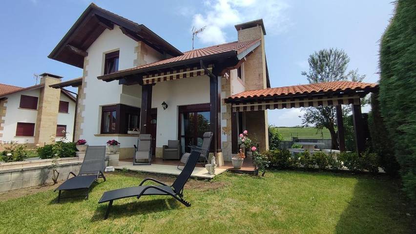Casa de vacaciones para 8 personas, con vistas y jardín - 1