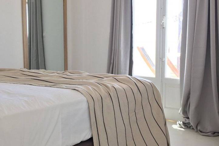 Beachfront Antiparos Apartment | 2 Bedrooms | Apartment Niamos | Beautiful Sea Views | Agios Georgios in Antiparos