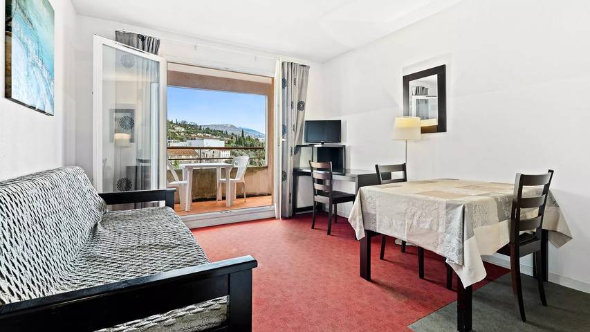 Appartement de vacances pour 4 personnes, avec balcon et piscine à Grasse