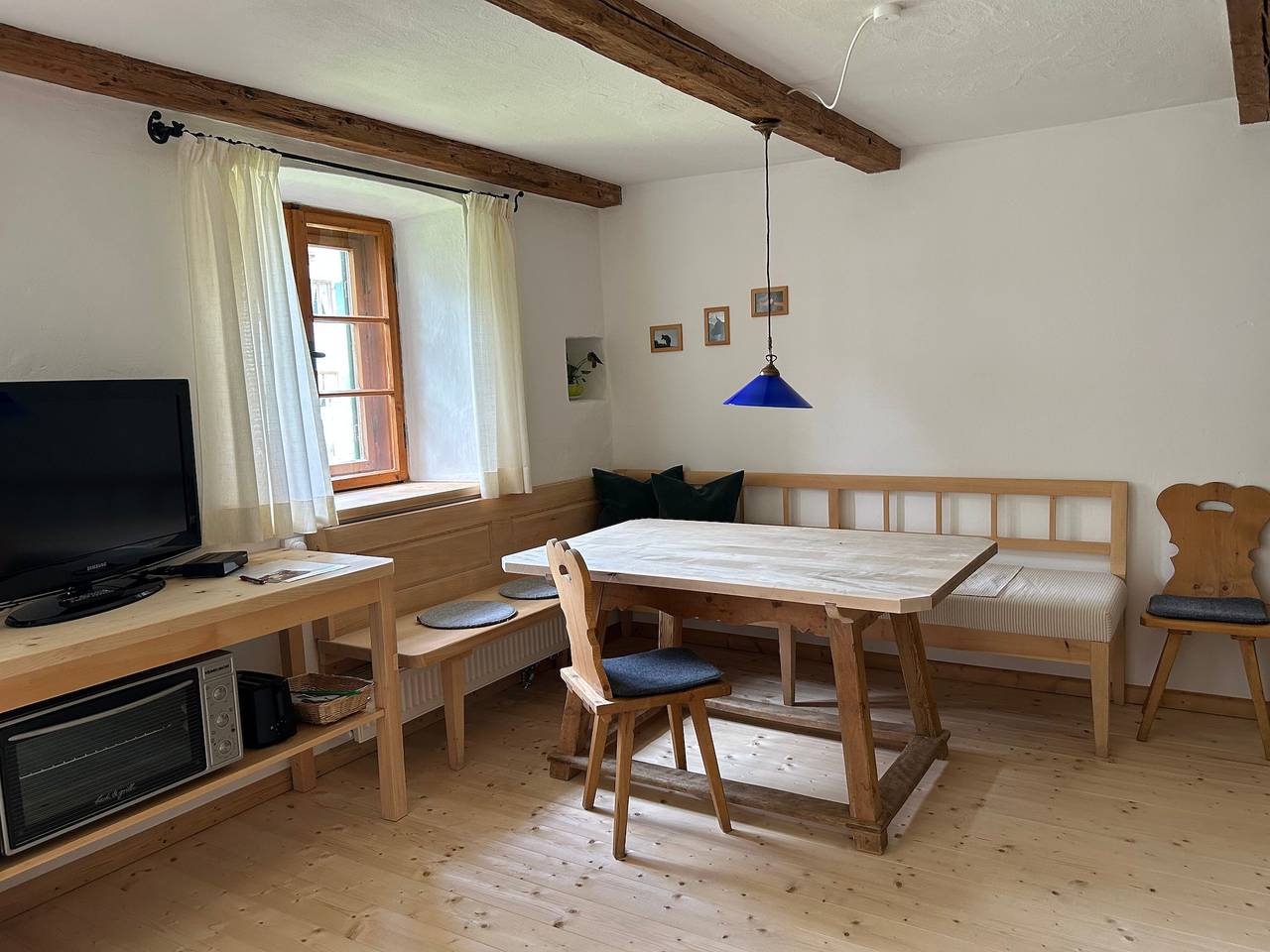 Ganze Wohnung, Gemütliche Ferienwohnung "Filser" mit Bergblick, Wlan und Balkon; Parkplatz vorhanden in Unterammergau, Bayerische Alpen