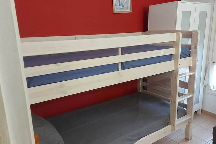 Entire apartment, Holiday apartment directly on the beach, family-friendly, well-maintained complex with pool in Torredembarra, Costa Dorada