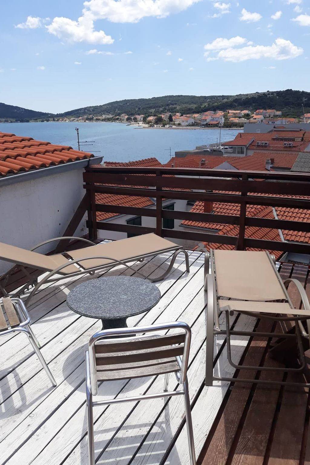 Ganze Wohnung, Sommersprosse/terase in Betina, Tisno