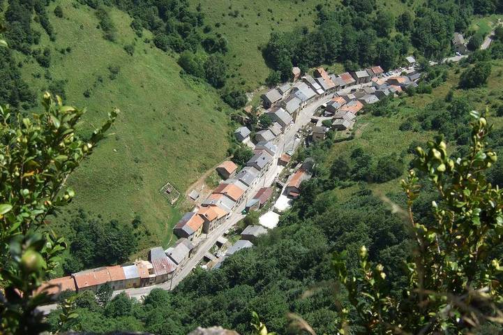 Gîte pour 6 personnes, avec terrasse et jacuzzi à La Fajolle