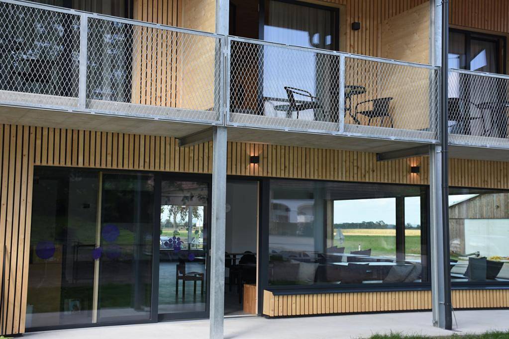Gästehaus & Hofladen Familie Öllerer - Einzelzimmer mit Boxspringbett und Balkon in Sitzenberg-Reidling, Mostviertel Region