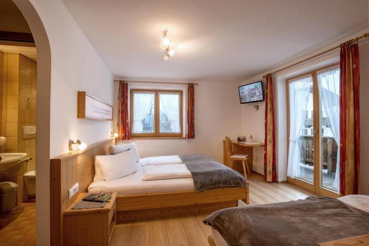 Chambre d’hôte pour 3 personnes, avec vue ainsi que sauna et jardin, adapté aux familles à Ried im Zillertal - 3