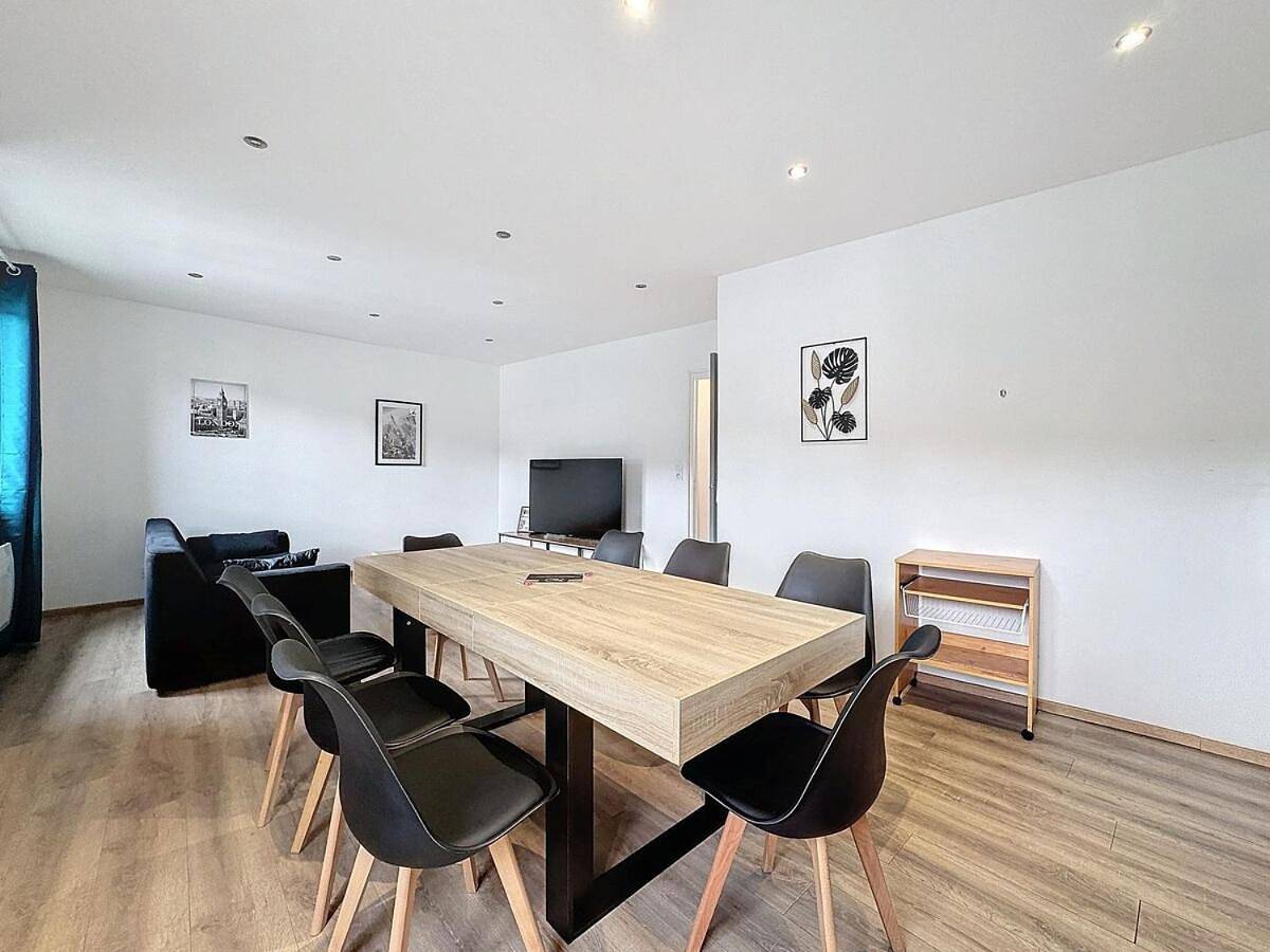 Appartement entier, Apartment 10pers Aubière , Parking, Wifi - Tv in Aubière, Parc naturel régional des Volcans d'Auvergne