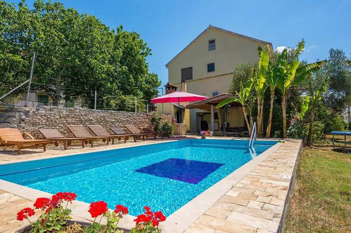 Ferienhaus für 14 Personen, mit Terrasse in Zadar (Kommun)
