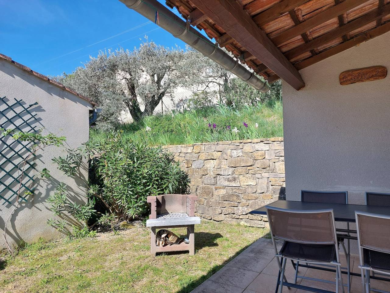 Gite Le Micocoulier La Fontinelle en Ardèche, cerca de Bessas, con piscina y vistas in Bessas, Ardèche