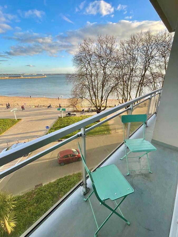 Gîte pour 6 personnes, avec Balcon ainsi que Terrasse et Vue à La Celle-sous-Gouzon