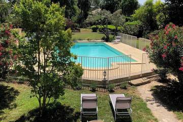 Gîte pour 7 personnes, avec piscine à Cornillon-Confoux
