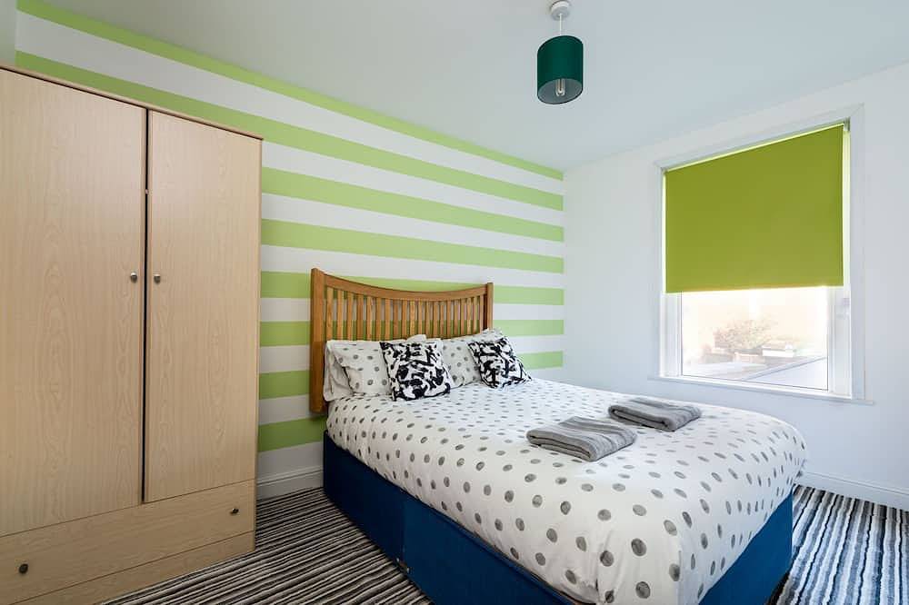 Modern 4 Bed House-Perfect Getaway for Stonehenge! in Salisbury, Wiltshire