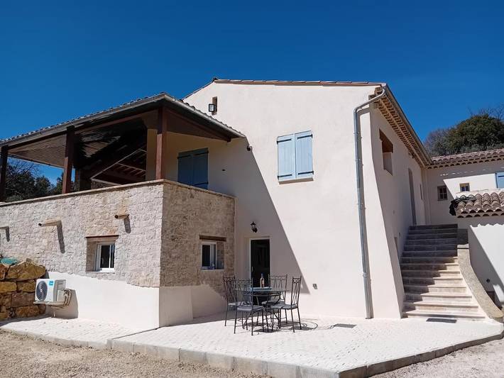 Appartement de vacances pour 4 personnes, avec terrasse ainsi que jardin et vue