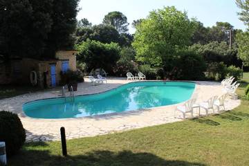 Gîte pour 6 personnes, avec piscine et terrasse à Flayosc