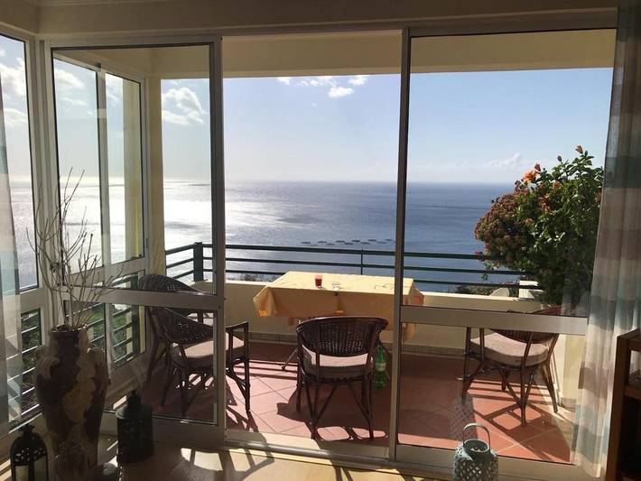 Ferienwohnung für 4 Personen, mit Balkon und Terrasse sowie Pool und Ausblick