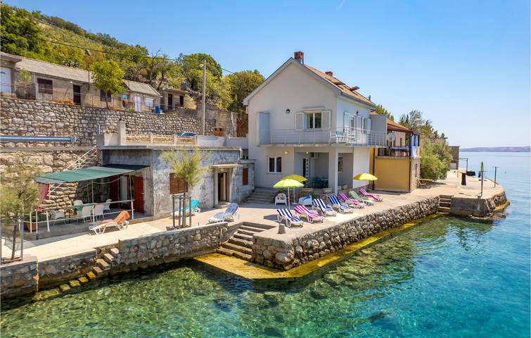Ganze Ferienwohnung, Gemütliche Ferienwohnung mit Meerblick, Terrasse und Parkplatz, 2 km von der Küste entfernt in Lukovo, Kvarner Festland