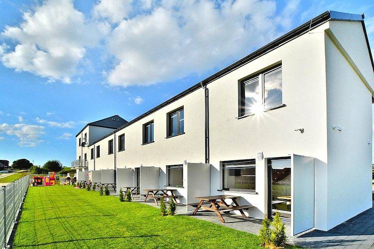 Komfortable Ferienhäuser mit Sommerpool in Jarosławiec, Powiat Sławieński