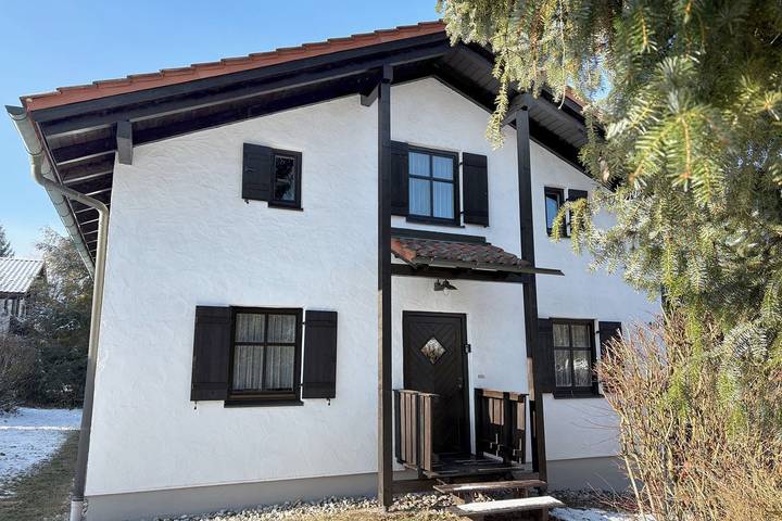 Ferienhaus für 8 Personen, mit Balkon und Terrasse sowie Garten und Ausblick in Regen (Ostbayern)