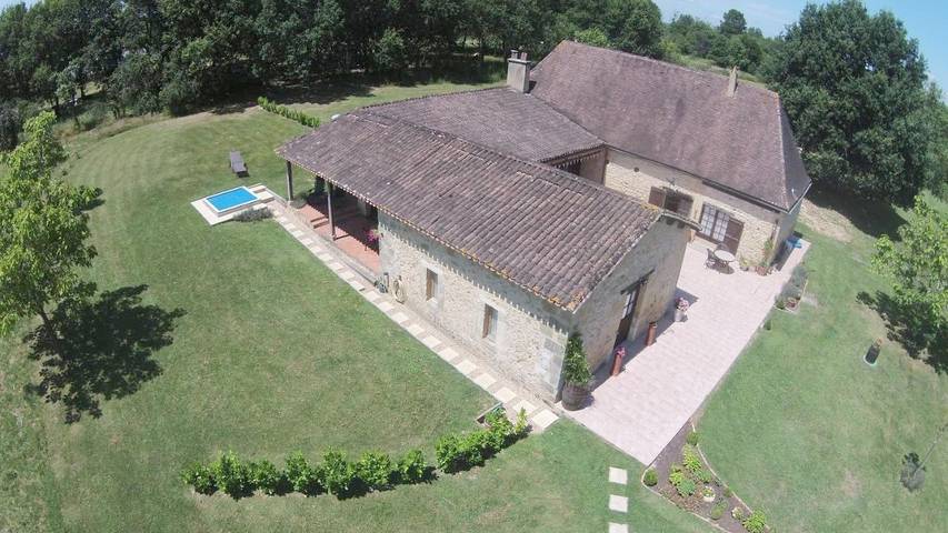 Location de vacances pour 4 personnes, avec piscine ainsi que vue et jardin, adapté aux familles à Lanquais - 3