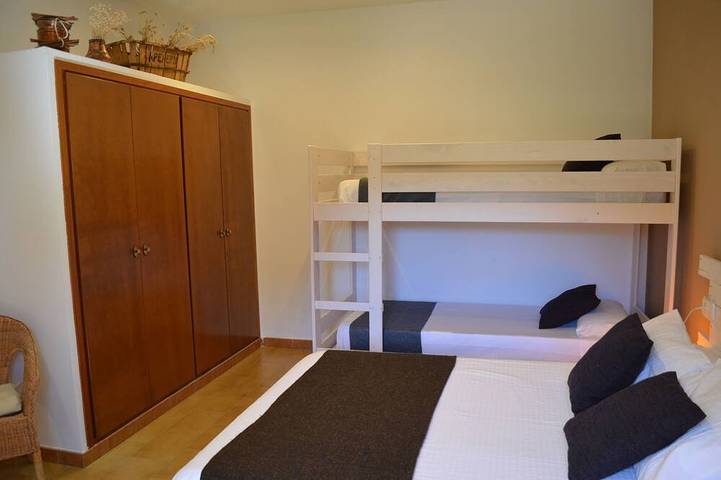 Gîte pour 18 personnes, avec Jardin à Santa Coloma de Farners - 4