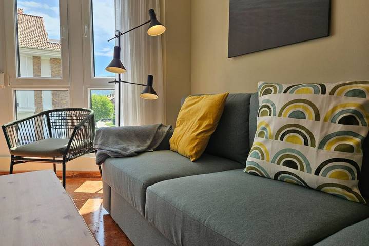 Ganze Wohnung, Charmante Wohnung mit Meerblick, Pool & Wlan in Santoña, Kantabrische Küste