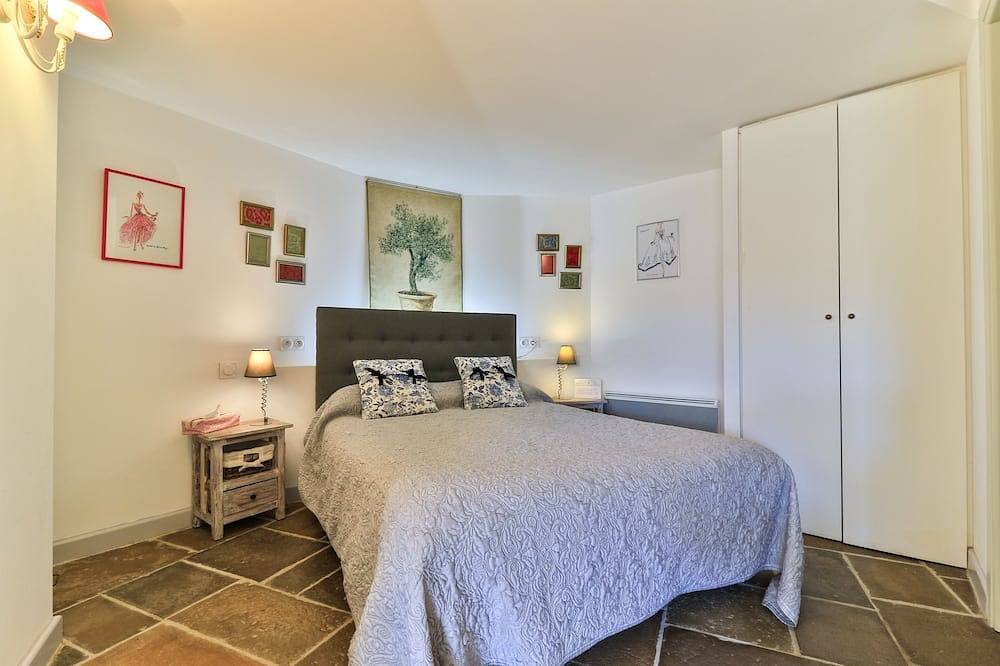 Geheel appartement, Grote zeer comfortabele studio met tuin in het hart van een dorp in de Provence in Villecroze, Draguignan en omgeving