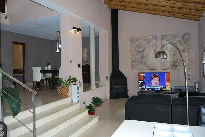 Casa rural para 7 personas, con Jacuzzi y Terraza además de Jardín y Piscina en Santa María del Camino - 2
