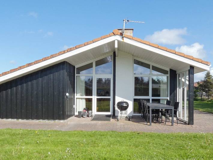 Ferienhaus für 10 Personen, mit Whirlpool und Sauna sowie Terrasse, mit Haustier in Grønhøj Strand