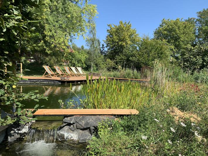 Location de vacances pour 6 personnes, avec Terrasse et Jardin ainsi que Piscine et Sauna à Saint-Usuge