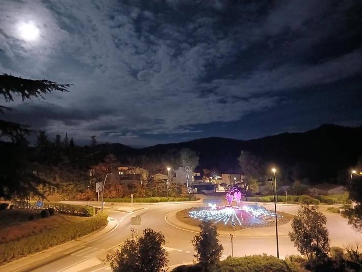 Location de vacances pour 2 personnes, avec piscine ainsi que vue et jardin à Pierrefeu-du-Var - 2