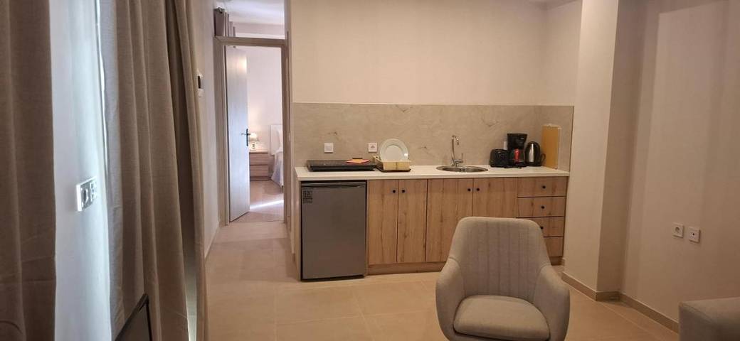 Location de vacances pour 8 personnes, avec vue ainsi que piscine et jardin dans Kavos - 4