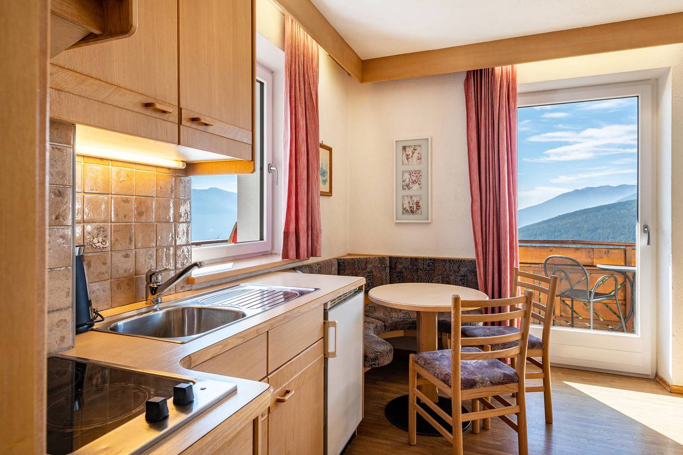 Ganzes Studio, Einzimmerapartment 'Apt Eisacktal' mit Bergblick, privater Terrasse und Wlan in Meransen, Mühlbach