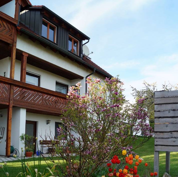 Gîte pour 4 personnes, avec Balcon et Balcon/Terrasse ainsi que Terrasse et Jardin dans Dinkelsbuhl