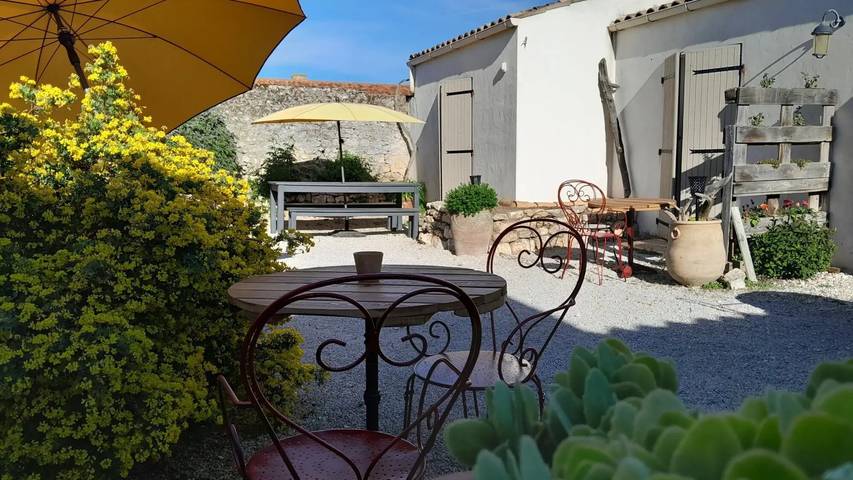 Bed and Breakfast 'Chambres D'hôtes La Marouette 1' con terraza compartida y Wi-Fi in Hiers-Brouage, Côte de Beauté
