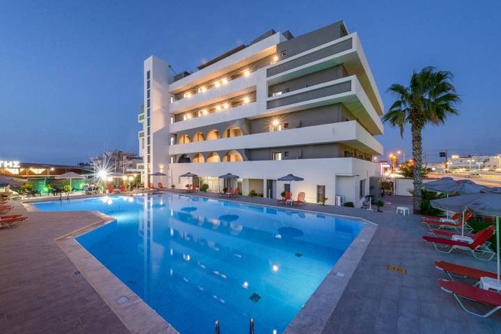 Hôtel pour 2 personnes, avec piscine et jardin ainsi que vue et bassin pour enfant