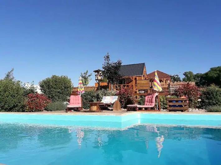 Gîte pour 4 personnes, avec terrasse et jacuzzi ainsi que jardin et piscine dans Saint-Mards-en-Othe