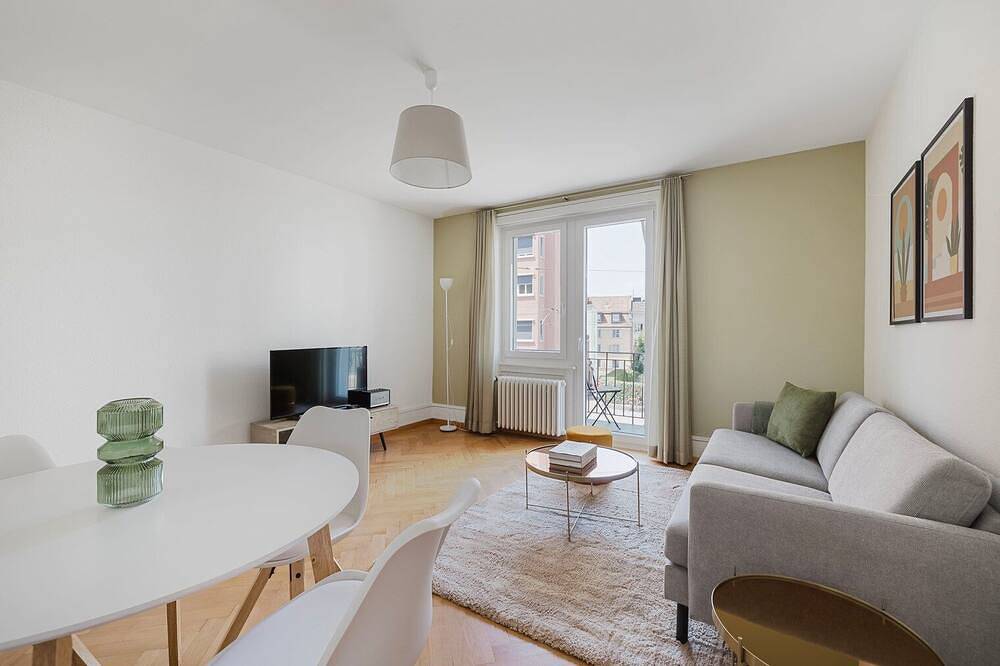 Entire apartment, Cool Unterstrass 3Br, 15min walk to Zurich Hb, by Blueground in Zurich, Zurich district