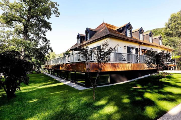 Hôtel pour 2 personnes, avec piscine et jardin ainsi que sauna et jacuzzi à Port-Lesney - 3