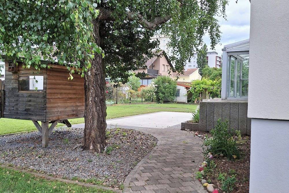 Charming house with large garden 3 minutes from Switzerland in Saint-Louis, Mulhouse region